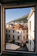 Panorama Old Town apartment by DuHomes