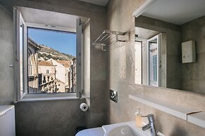 Panorama Old Town apartment by DuHomes