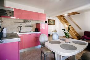 Panorama Old Town apartment by DuHomes