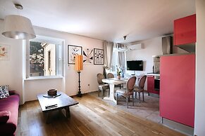 Panorama Old Town apartment by DuHomes