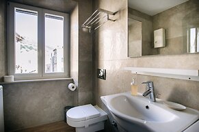 Panorama Old Town apartment by DuHomes