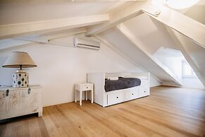 Panorama Old Town apartment by DuHomes