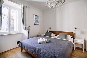 Panorama Old Town apartment by DuHomes