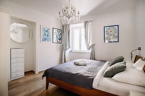 Panorama Old Town apartment by DuHomes