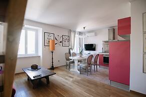 Panorama Old Town apartment by DuHomes
