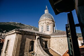 Panorama Old Town apartment by DuHomes