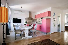 Panorama Old Town apartment by DuHomes