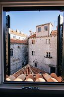 Panorama Old Town apartment by DuHomes