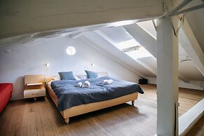 Panorama Old Town apartment by DuHomes