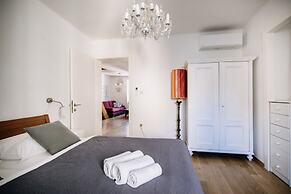 Panorama Old Town apartment by DuHomes