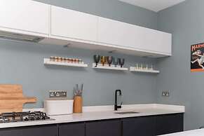 Beautiful & Bright 2BD Flat - Haymarket