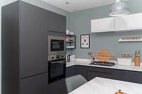 Beautiful & Bright 2BD Flat - Haymarket