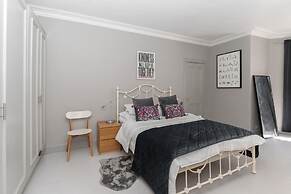 Beautiful & Bright 2BD Flat - Haymarket