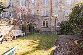 Beautiful & Bright 2BD Flat - Haymarket