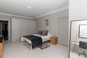Beautiful & Bright 2BD Flat - Haymarket