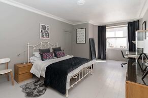 Beautiful & Bright 2BD Flat - Haymarket