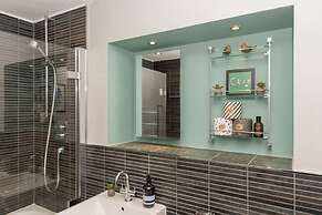 Beautiful & Bright 2BD Flat - Haymarket