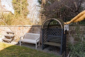 Beautiful & Bright 2BD Flat - Haymarket