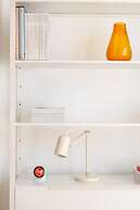 Stylish & Light Victorian 2BD Flat - Holland Park