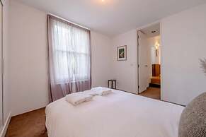Stylish & Light Victorian 2BD Flat - Holland Park