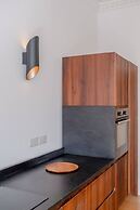 Stylish & Light Victorian 2BD Flat - Holland Park