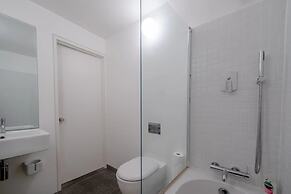 Stylish & Light Victorian 2BD Flat - Holland Park