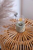 Stylish & Light Victorian 2BD Flat - Holland Park