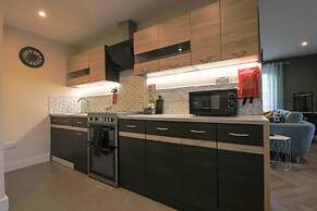 2-bed Apartment in Central Cardiff With Parking