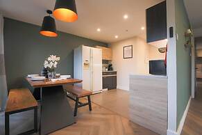 2-bed Apartment in Central Cardiff With Parking