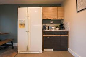 2-bed Apartment in Central Cardiff With Parking