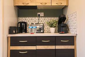 2-bed Apartment in Central Cardiff With Parking