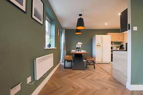 2-bed Apartment in Central Cardiff With Parking