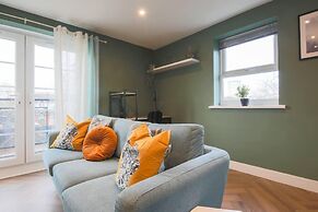 2-bed Apartment in Central Cardiff With Parking