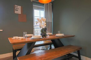 2-bed Apartment in Central Cardiff With Parking