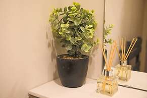 2-bed Apartment in Central Cardiff With Parking