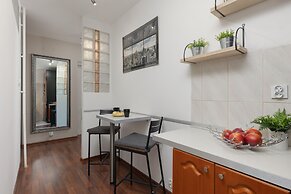 Warsaw Airport Apartment by Renters