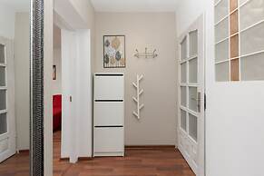 Warsaw Airport Apartment by Renters