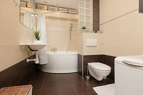 Warsaw Airport Apartment by Renters