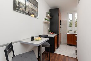 Warsaw Airport Apartment by Renters