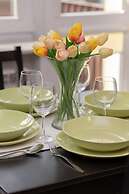 Warsaw Airport Apartment by Renters