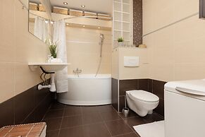 Warsaw Airport Apartment by Renters