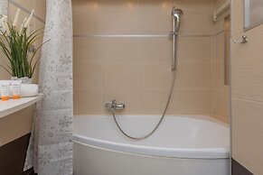 Warsaw Airport Apartment by Renters