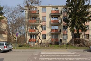 Warsaw Airport Apartment by Renters