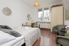 Warsaw Airport Apartment by Renters