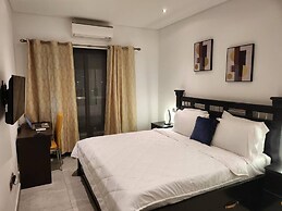 Luxurious & Comfy Gem-5 Star Location-pools, Gym!