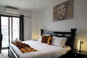 Elegant & Luxury Gem-5 Star Location -pools, Gym!