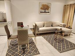 Elegant & Luxury Gem-5 Star Location -pools, Gym!