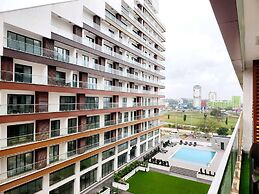 Elegant & Luxury Gem-5 Star Location -pools, Gym!