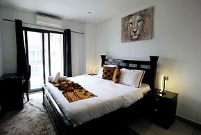 Elegant & Luxury Gem-5 Star Location -pools, Gym!