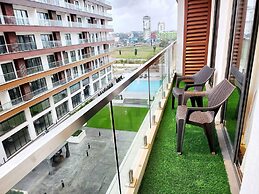 Elegant & Luxury Gem-5 Star Location -pools, Gym!